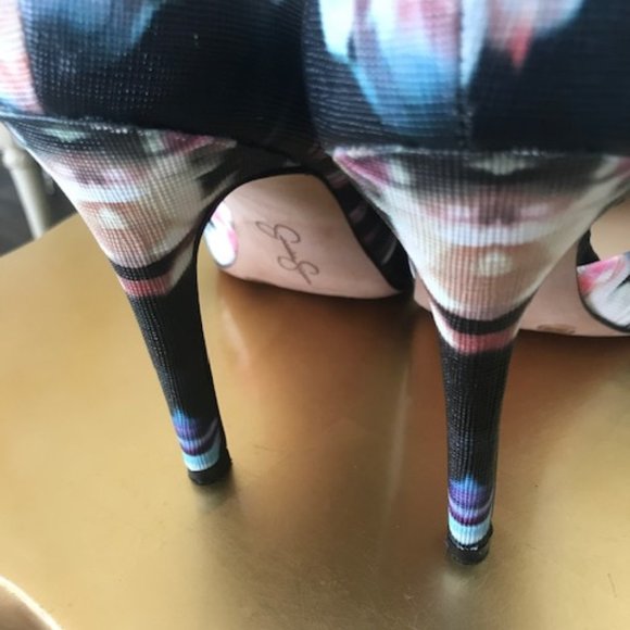 Jessica Simpson print heels - Picture 3 of 4